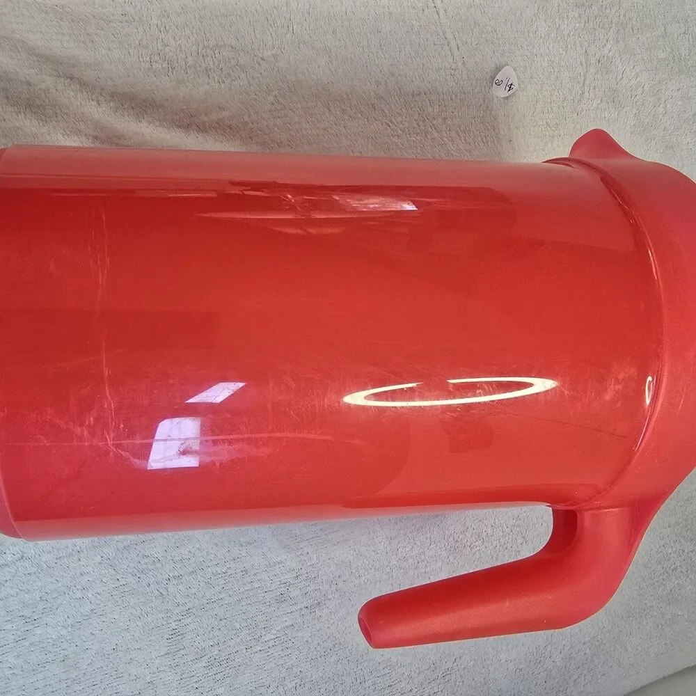 Tupperware 1 Gallon Drink Pitcher Red with Lid  8029A-2 3.8 Liter